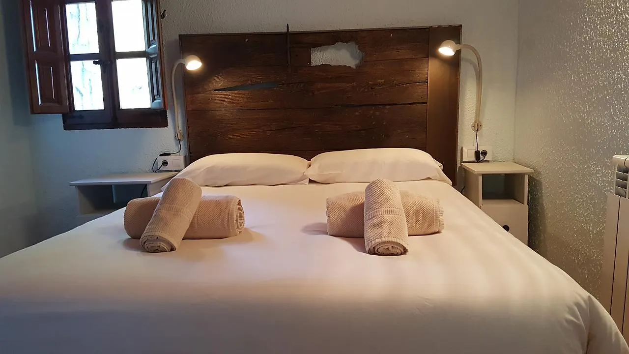 Casa Del Pi B & B La Llacuna 3*,